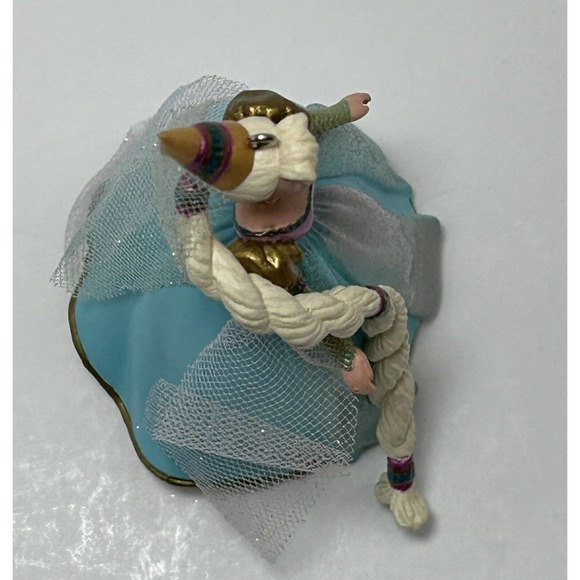 HALLMARK KEEPSAKE ORNAMENT BARBIE RAPUNZEL 1997 CHILDREN'S COLLECTORS SERIES - Picture 5 of 12